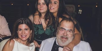 Elba Marcovecchio y Jorge Lanata, en su casamiento, junto a Bárbara y Lola, las hijas del periodista. (Foto: Instagram)