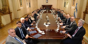 El mandatario tucumano destacó el espíritu federal y el compromiso de Tucumán con la estabilidad del país.