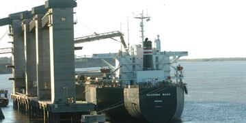 El puerto reanudó tareas