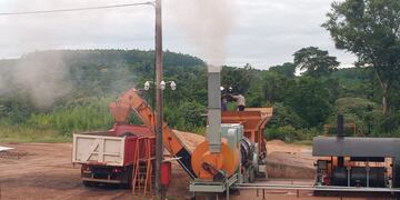 Eldorado: ambas plantas de asfalto funcionan a toda máquina.