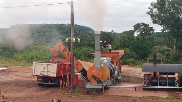 Eldorado: ambas plantas de asfalto funcionan a toda máquina.