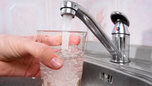 Cuánto aumentan las tarifas de agua de AySA.