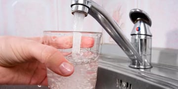 Cuánto aumentan las tarifas de agua de AySA.