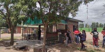 Integrantes del gurpo piquetero FOL en el ingreso a Fénix. Foto gentileza FM Viñas.