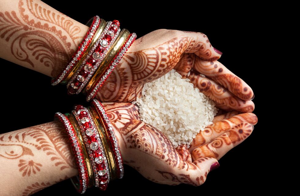 El sencillo ritual del arroz que atrae abundancia a tu hogar y se hace los primeros días del mes