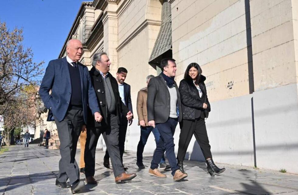 Fuertes críticas de la oposición al acuerdo por la deuda: “Se cobrará mucho menos y a diez años”