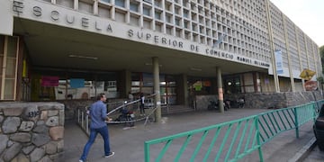 Barrio Alberdi. En el colegio preuniversitario se realizarán testeos de Covid-19 (La Voz/Archivo).