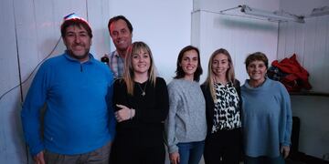 Precandidatos de Compromiso Vecinal presentes en el show de la Compañía “Había una Vez”