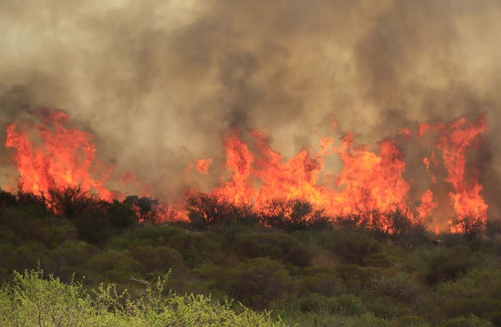 Bomberos de Córdoba contuvieron el incendio registrado cerca de la CONAE