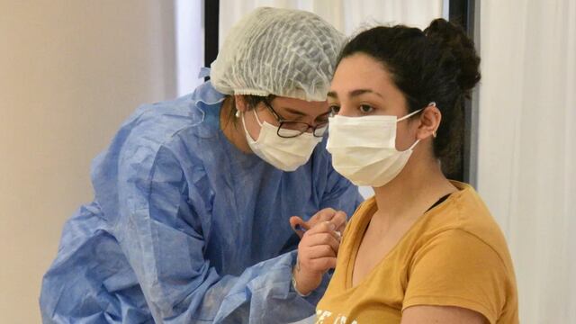Continúa a ritmo sostenido la campaña de vacunación para hacer frente a la Covid-19 en Jujuy.