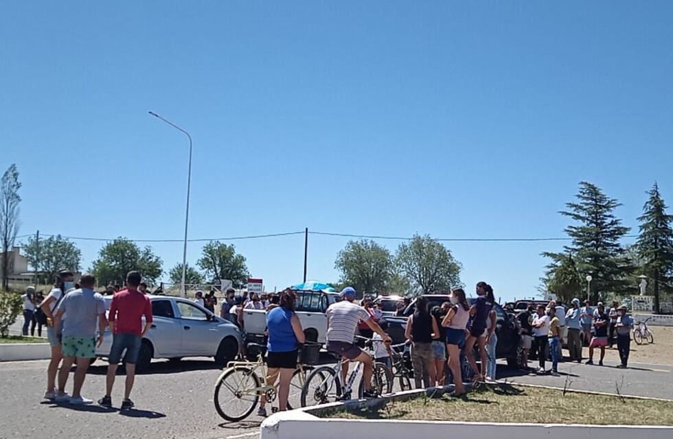 Los vecinos enojados cortan la ruta nacional 188 por el cierre de Unión