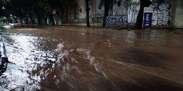 Una importante tormenta afectó al Gran Mendoza durante la noche de este jueves