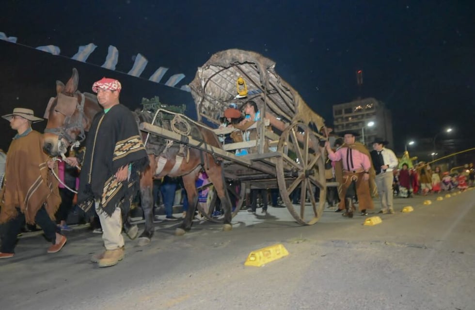 Una imponente Marcha Evocativa inició en la ciudad la recordación del Éxodo Jujeño