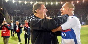 Massa junto al "Chino” Luna, amigos en el fútbol, rivales en la política. (Javier Ferreyra)