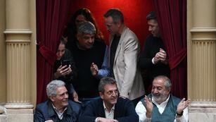 Sergio Massa en Diputados junto al triunvirato de la CGT, conformado por Héctor Daer, Pablo Moyano y Carlos Acuña (Foto: Clarín)