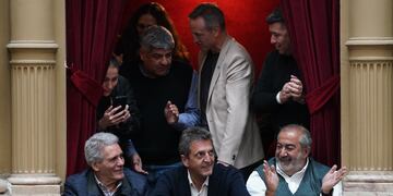 Sergio Massa en Diputados junto al triunvirato de la CGT, conformado por Héctor Daer, Pablo Moyano y Carlos Acuña (Foto: Clarín)