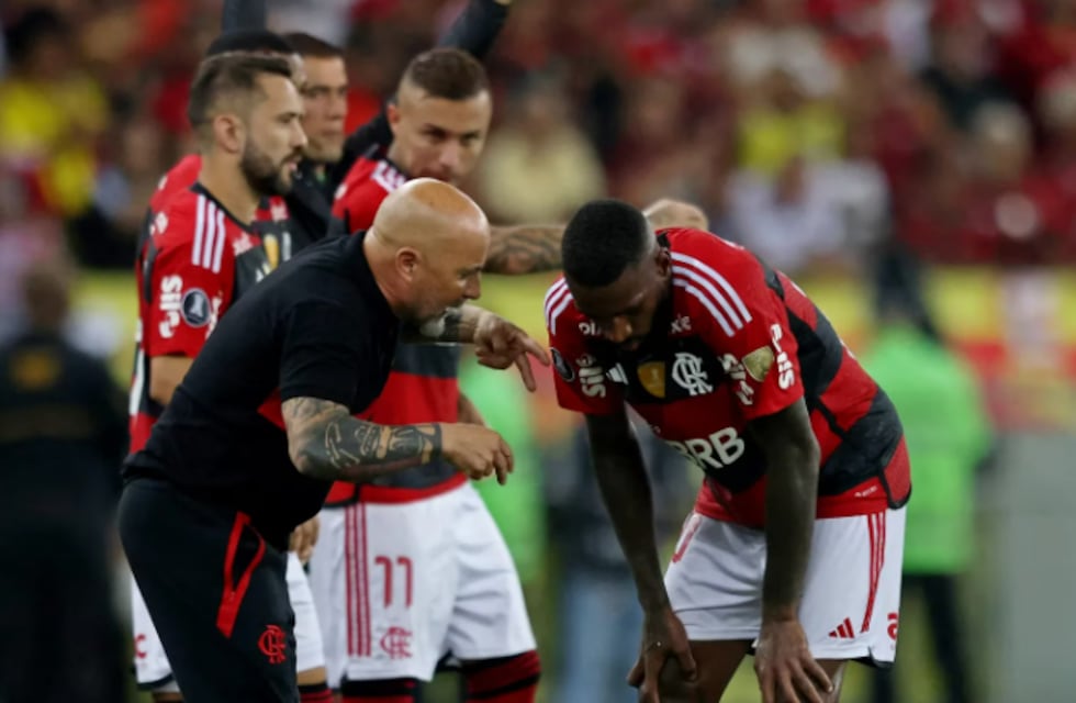 Escándalo en Flamengo: un ayudante de Jorge Sampaoli le pegó a una figura del plantel y puso en duda su continuidad