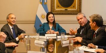 Una de las reuniones de Capital Humano y Eduación con el CIN.