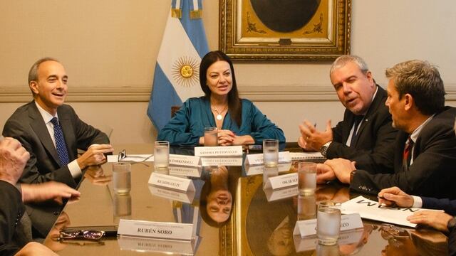 Una de las reuniones de Capital Humano y Eduación con el CIN.