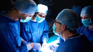 Un equipo especializado y altamente capacitado lleva a cabo cada uno de estos procedimientos quirúrgicos.