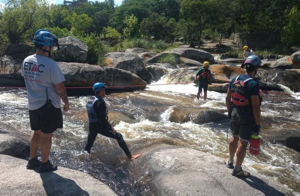 Intensa actividad de rescatistas en los ríos de Punilla
