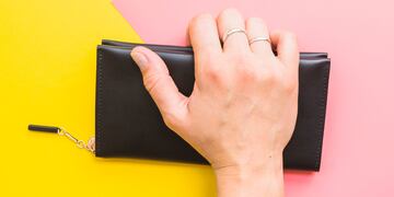 Adiós a la billetera negra: el color que debés usar para atraer abundancia, según el Feng Shui.