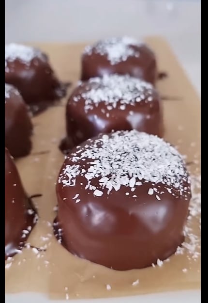 Cómo hacer los bocaditos de coco y chocolate caseros