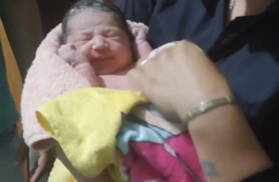 Bahía Blanca: dos policías asistieron a una mujer para que diera a luz