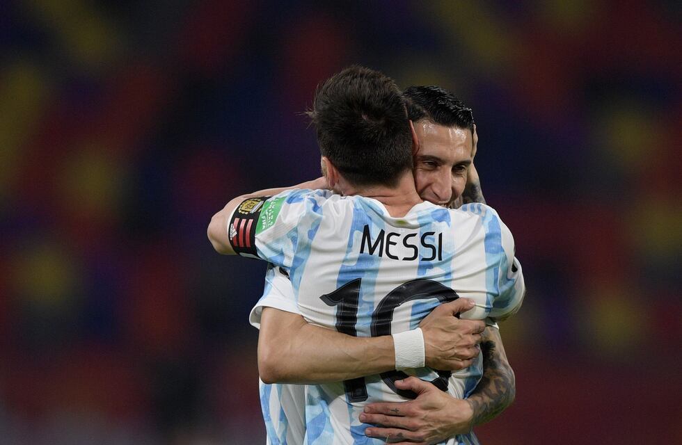 Ángel Di María le puso cumbia a la foto grupal previa al duelo con Colombia