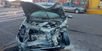 Fuerte choque en Maipú y Costanera con dos heridos derivados al Hospital de Urgencias.