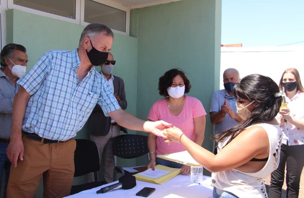 El Municipio de Tres Arroyos entregó cuatro nuevas viviendas