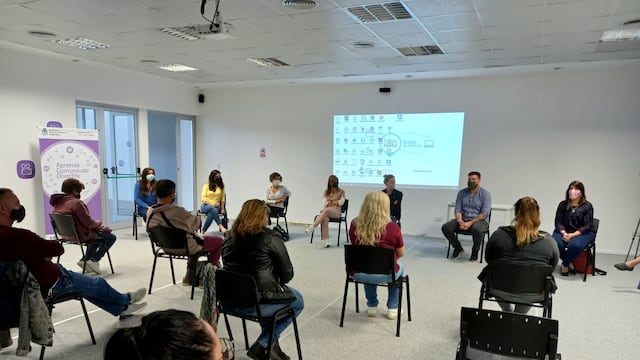 Se presentó un curso de cuidadores y cuidadoras