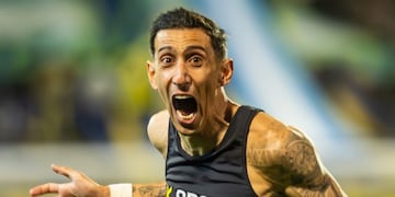 Di María acaba de convertir el gol del triunfo canalla ante Newell's y festeja