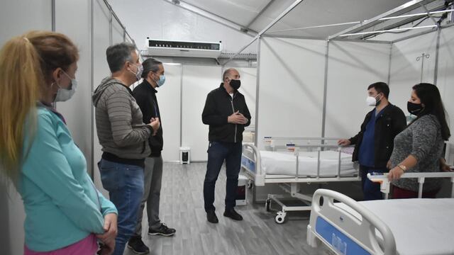 Perotti y Castellano recorrieron el módulo sanitario instalado en el Hospital para pacientes leves de COVID-19