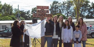 Inauguración del Playón Deportivo en Orense y nombramiento de la Plazoleta “Adela Gundensen