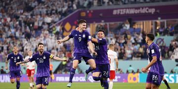 Julián Álvarez hace de las suyas dentro y fuera de las canchas del Mundial de Qatar.