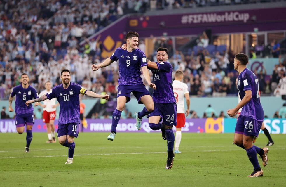 Julián Álvarez ayudó a un hincha a cumplir una emocionante promesa en el Mundial de Qatar 2022