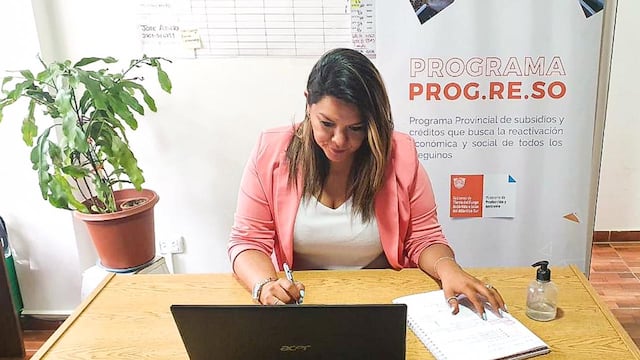 La secretaria de Economía Popular, Cecilia Rojo, participa junto a integrantes del área en las instancias de formación dictadas por el INAES.