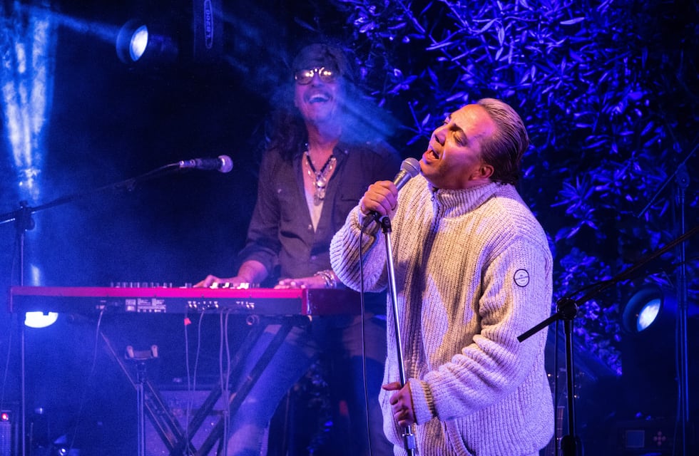 Cristian Castro se juntará con Ulises Bueno para brindar dos conciertos en Córdoba