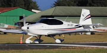 Buscan el avión con tres tripulantes brasileños que se dirigía hacia Trelew.