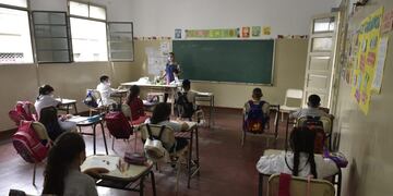Alumnos de nivel primario tendrán una hora más de clases.