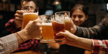 Día de la cerveza: ofrecen 2x1 y premios como un año de birra gratis en CABA.