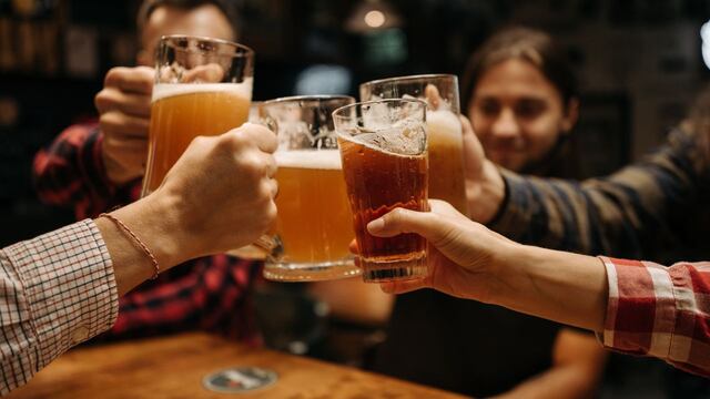 Un bar de Córdoba dispuso un día de “pintas libre” por $4.800.