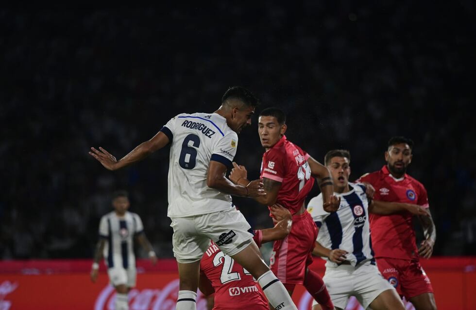 Talleres cree en su fútbol, reaccionó a tiempo y le ganó a Argentinos para ser escolta