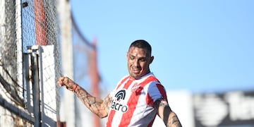 El festejo de Fernando Alarcón para el 1-0 de Instituto ante Platense por la Liga Profesional. (Javier Ferreyra / La Voz)