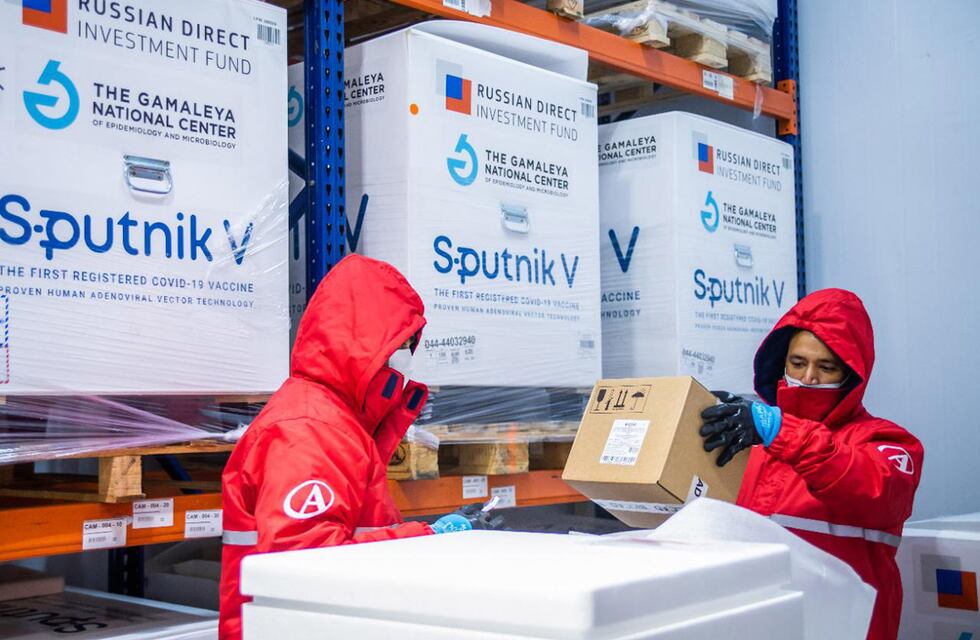 Coronavirus: Rusia comenzó los ensayos para combinar las vacunas Sputnik V y AstraZeneca