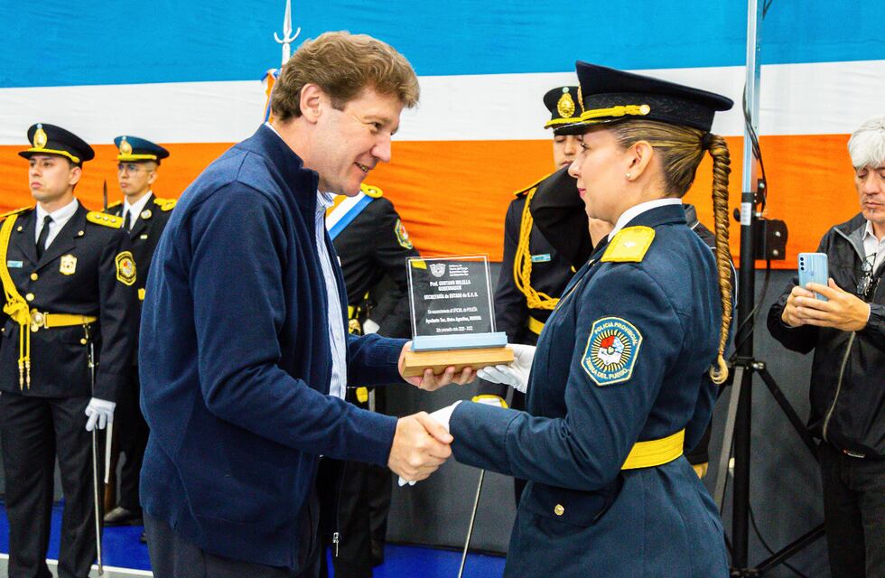 Histórico: otorgaron más de mil ascensos en la policía y el servicio penitenciario de Tierra del Fuego