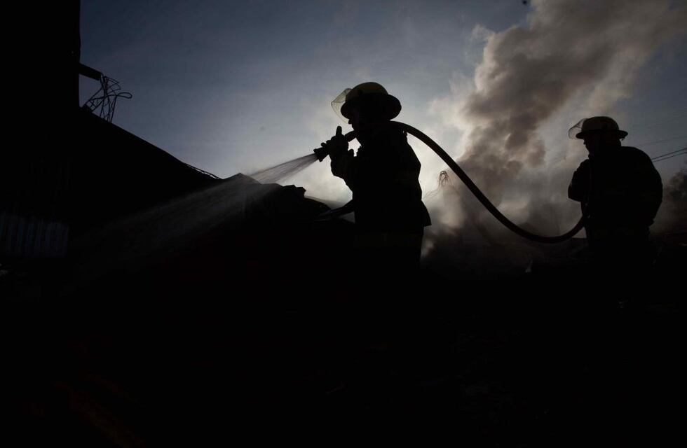 Robaron e incendiaron una vivienda