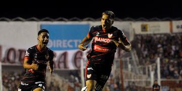Martín Pino entró y anotó un gol clave. En la última de la noche, el Tano Graciani hizo el del  triunfo (Javier Ferreyra).