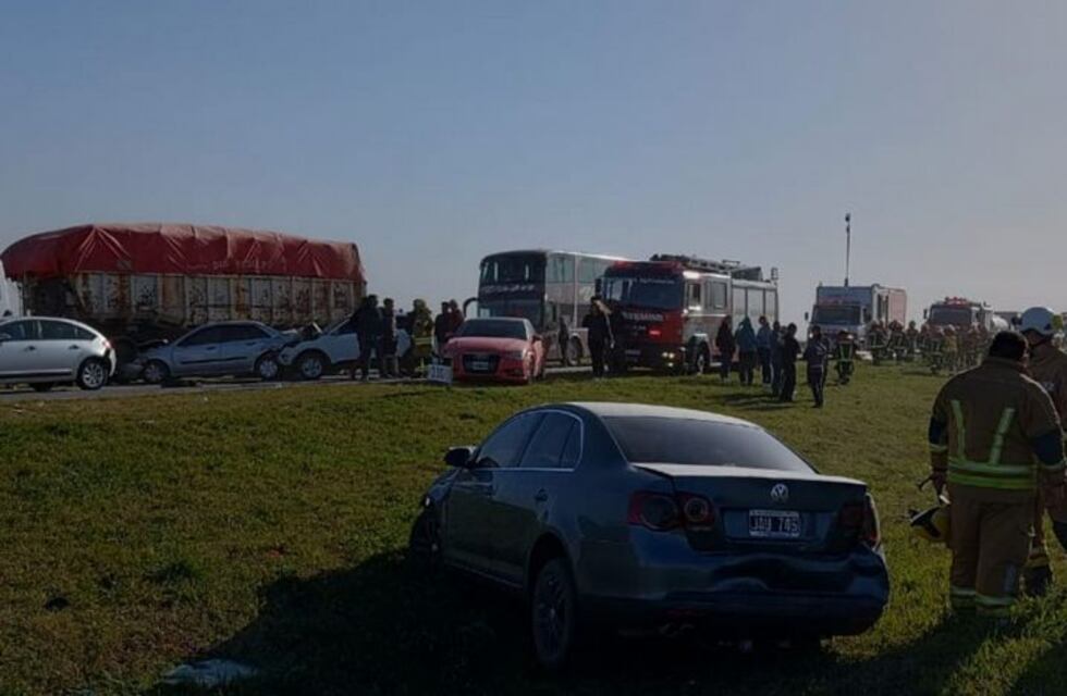 Impresionante tormenta de viento y tierra provocó choque entre 40 vehículos en autopista Rosario-Córdoba: murió una mujer